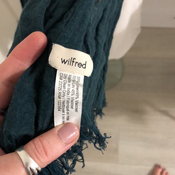 Wilfred, Linen blend , lightweight fringe scarf - Picture 4 of 5